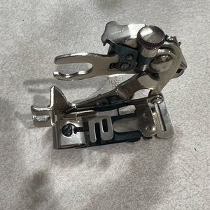 Lot of vintage singer and greist sewing machine feet.